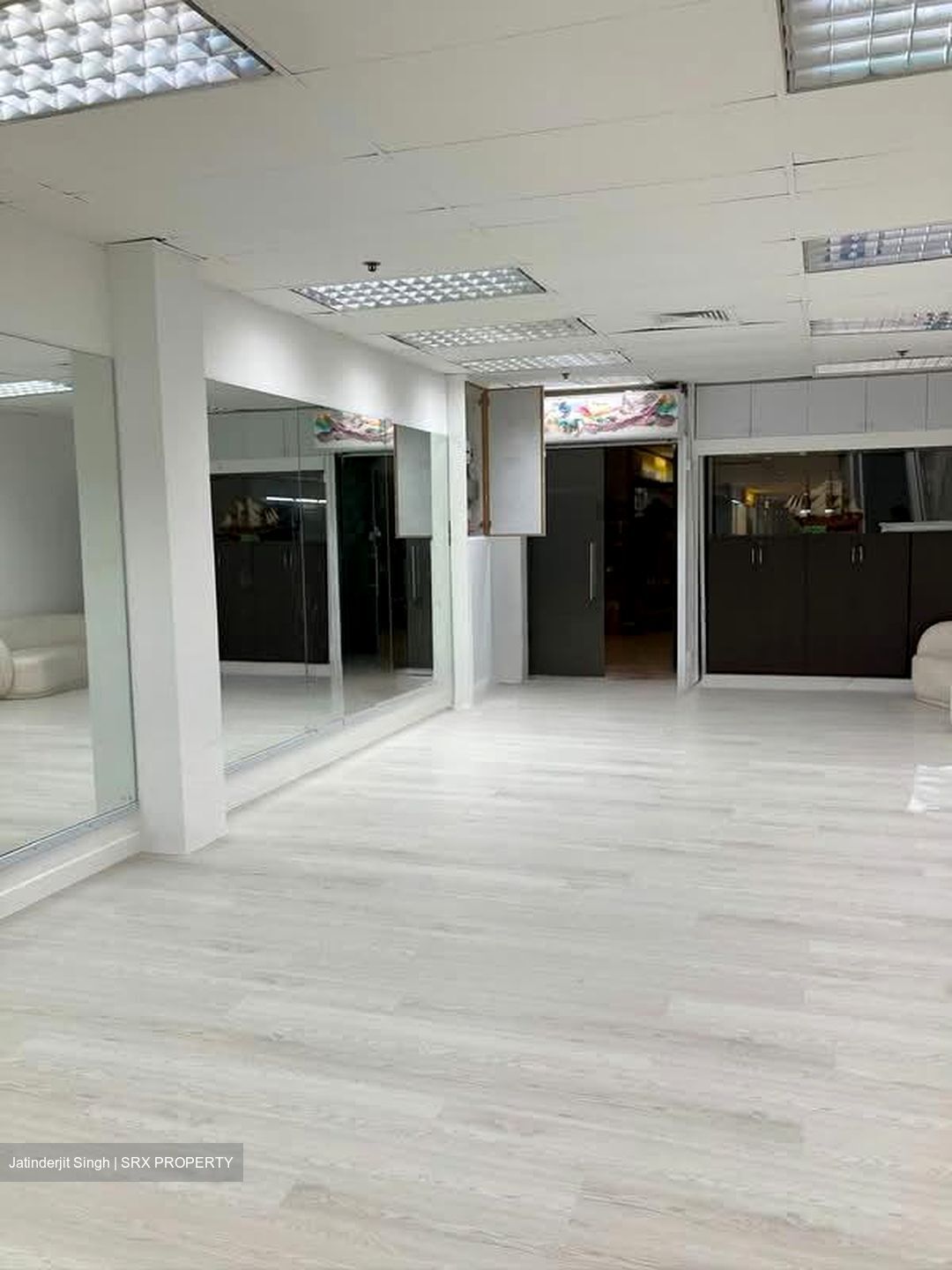 High Street Centre (D6), Office #561309721